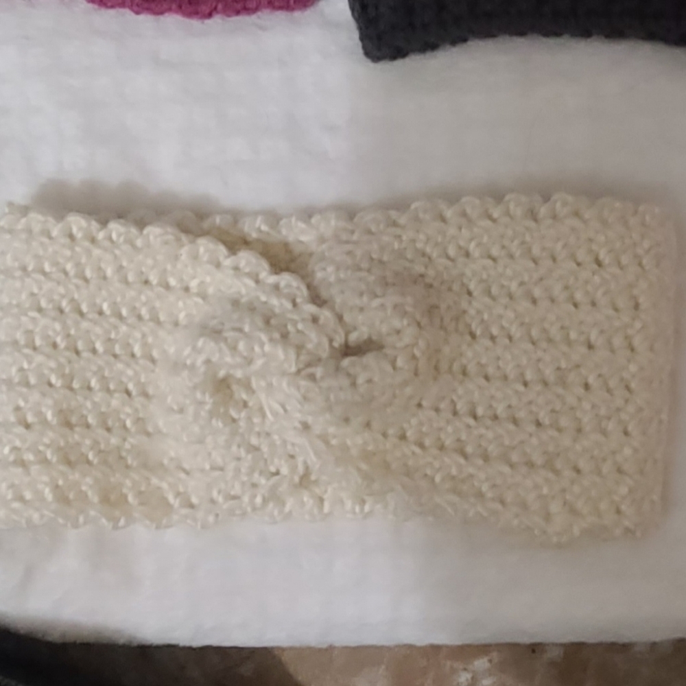 Hamdmade White headband/Ear warmer